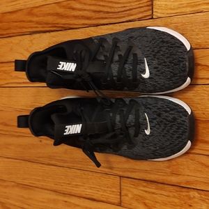 Women's Nike Tennis Athletic Shoes Elite TR Black and White Size 9